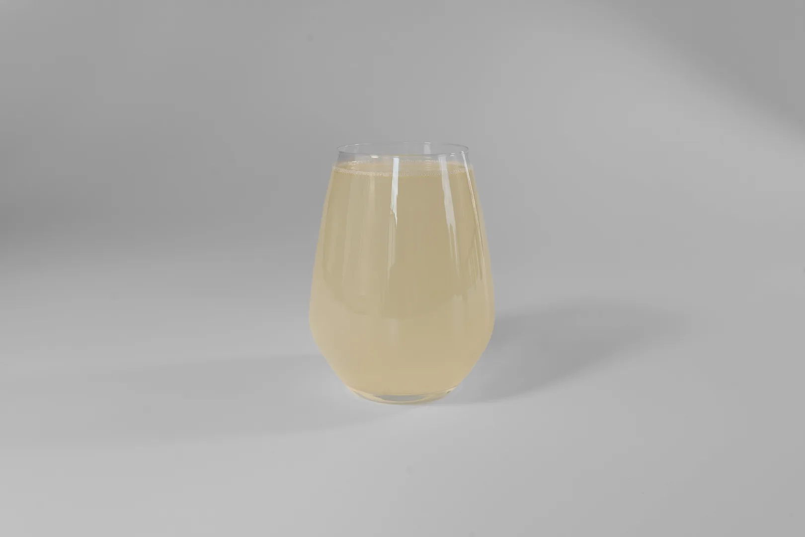 Glas mit Ingwer & Zitrone Limonade